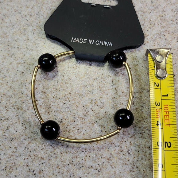Gold tone /Black Bead stretch Bracelet. Small - Picture 5 of 5